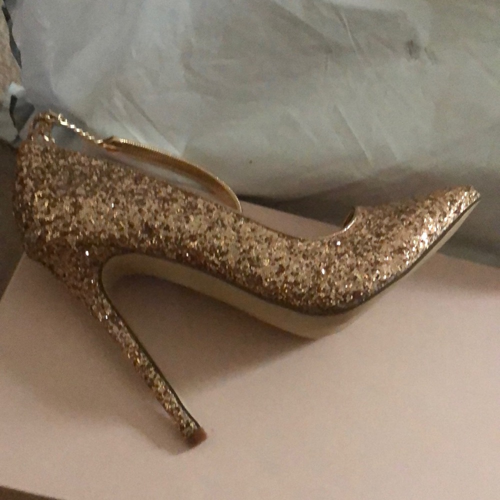 GOLD HEELS - Picture 6 of 6